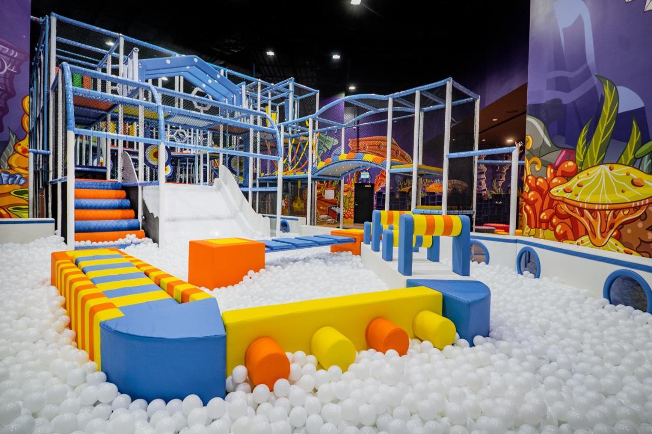 Studio City Hotel Макао Екстер'єр фото The ball pit at the indoor playground