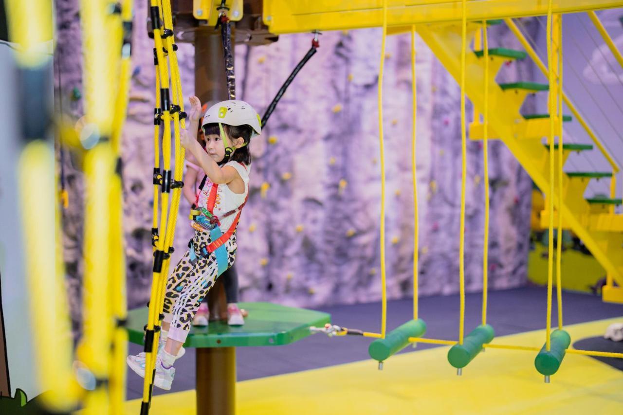 Studio City Hotel Макао Екстер'єр фото Adventure climbing