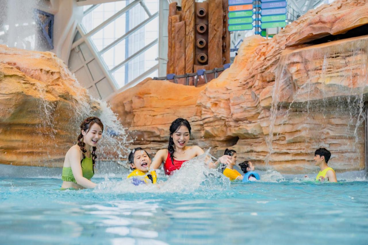 Studio City Hotel Макао Екстер'єр фото Family Pool