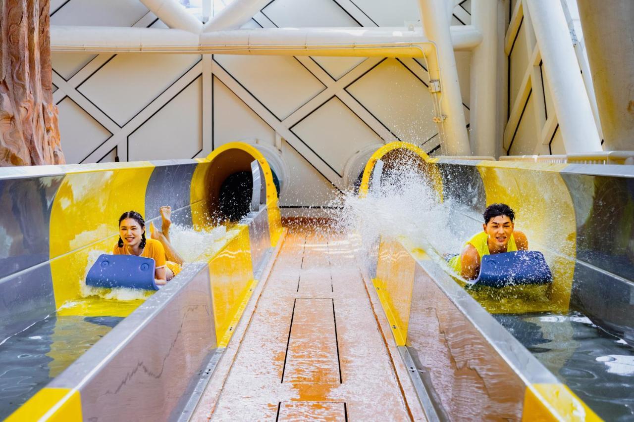 Studio City Hotel Макао Екстер'єр фото The 2018 slide race