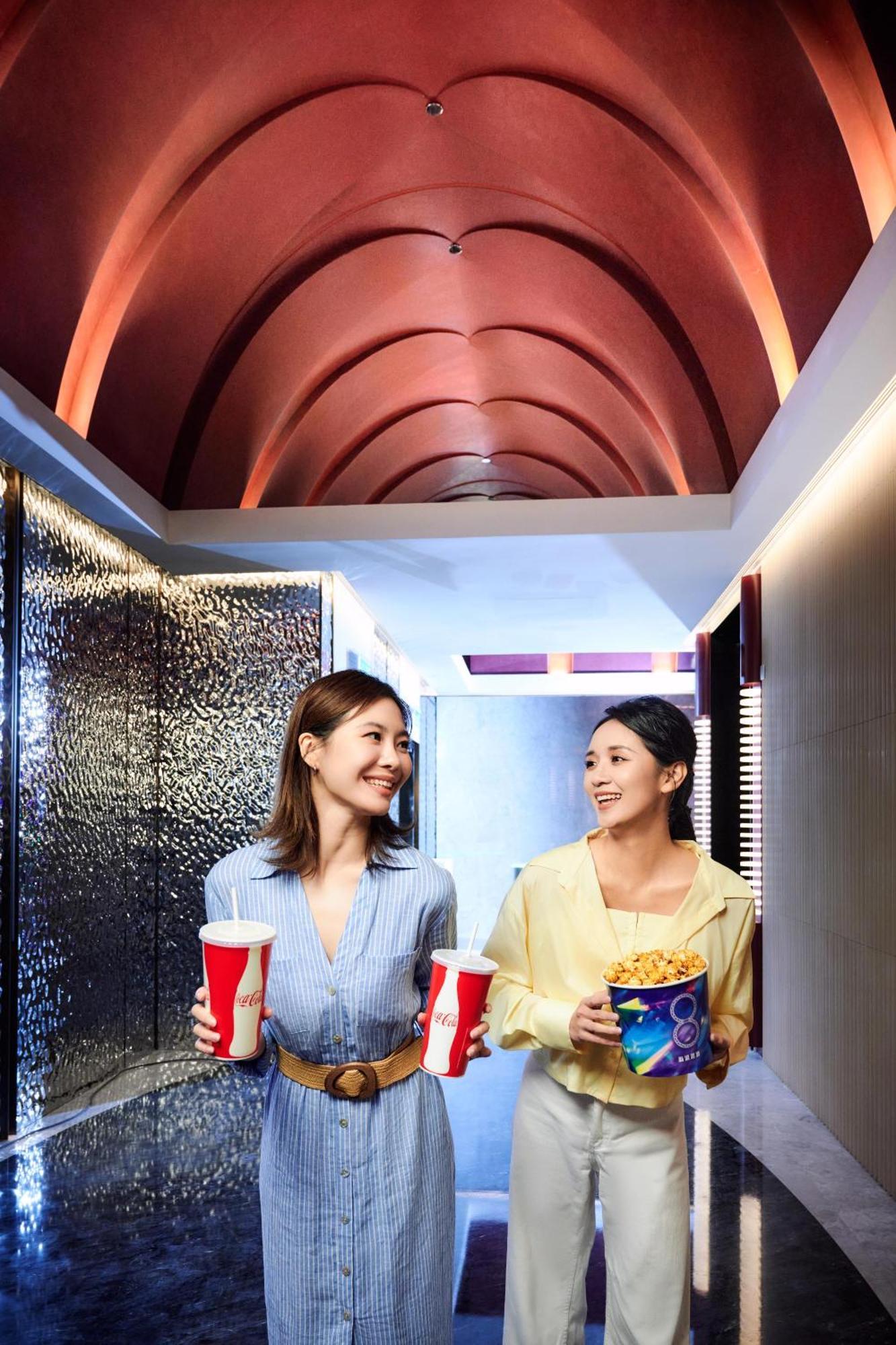 Studio City Hotel Макао Екстер'єр фото The interior of a typical movie theater in China