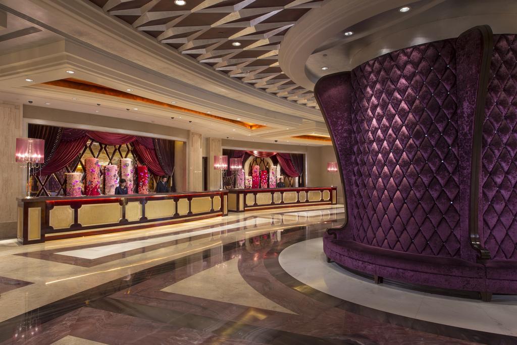 Studio City Hotel Макао Екстер'єр фото The lobby of the Wynn